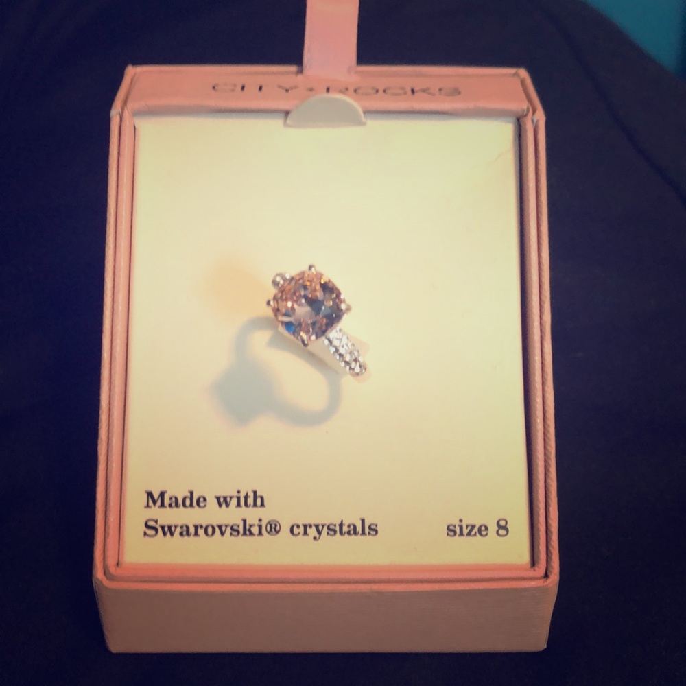 NWT pink solitaire rink with Swarovski crystals